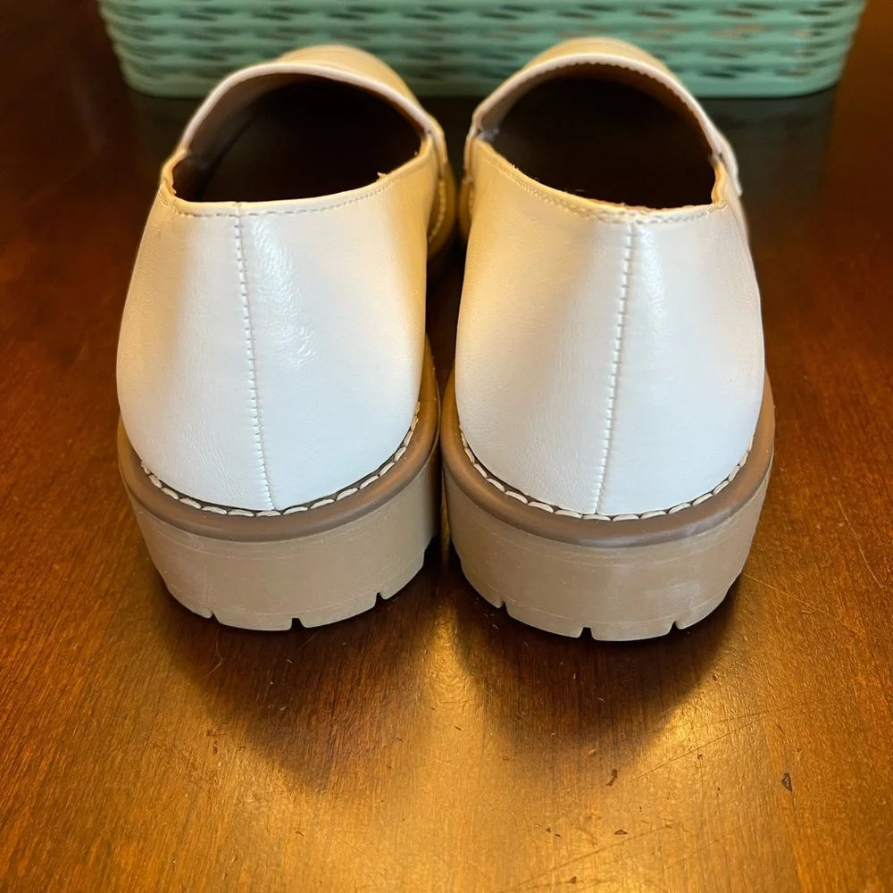 DV by Dolce Vita White and Tan Flats with Textured Leather and Slip-On Design - Picture 5 of 8